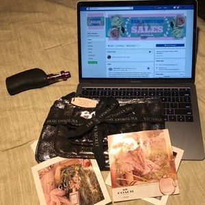 Free Victoria’s Secret Cosmetic Bags